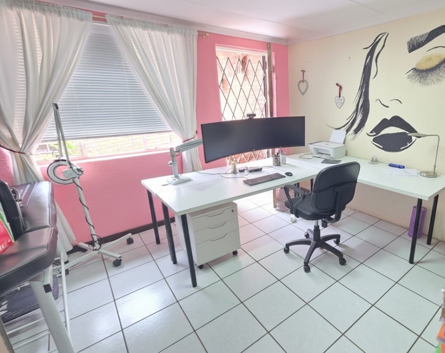 5 Bedroom Property for Sale in Doringkruin North West